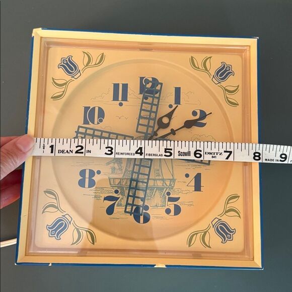 SUNBEAM Vintage 70s Dutch Windmill Tulip Wall Clock - Picture 10 of 11